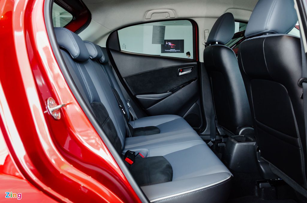 New Mazda2 Sport khoang hành khách