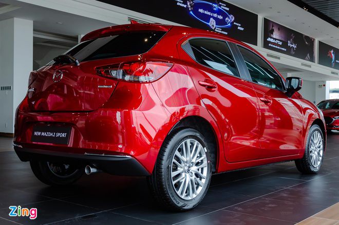 New Mazda2 Sport đuôi xe