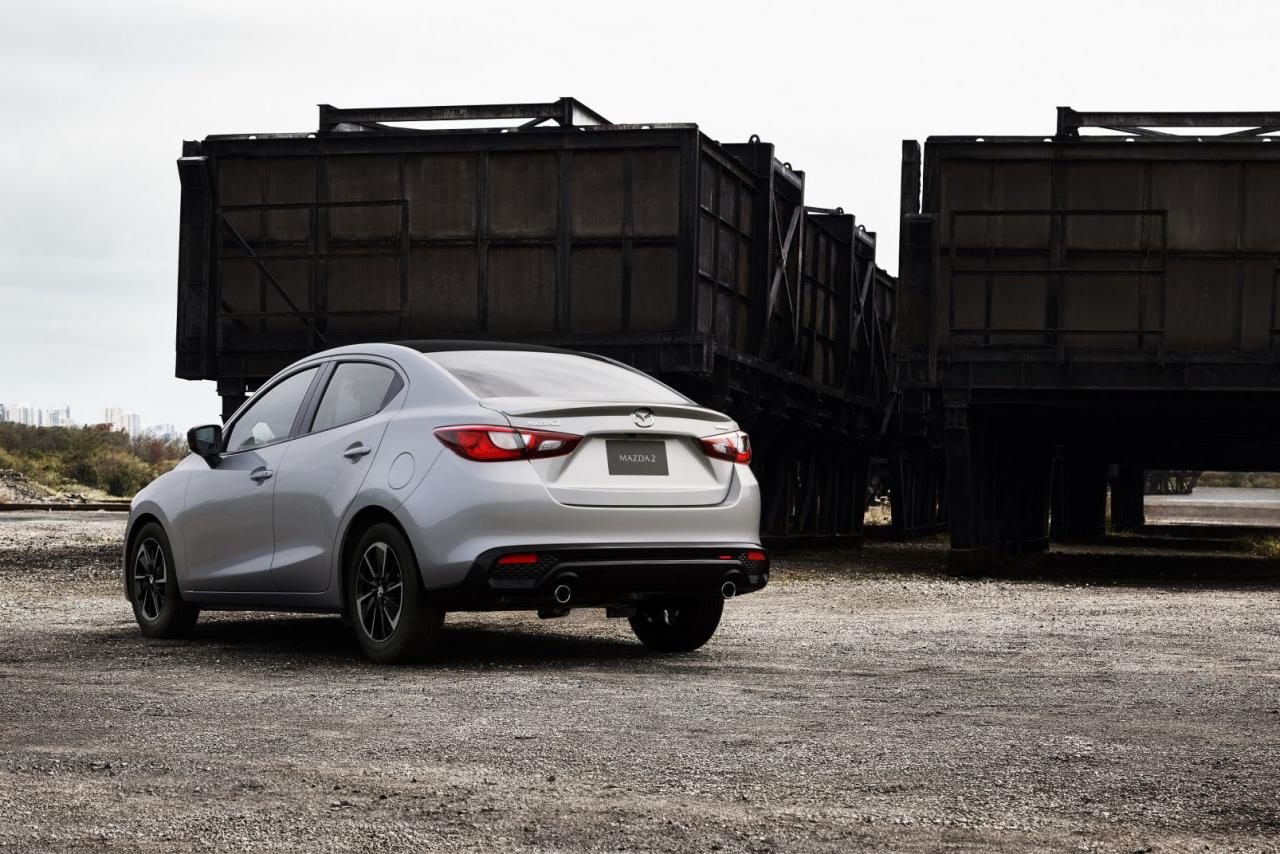 Mazda 2 ngoại thất 2
