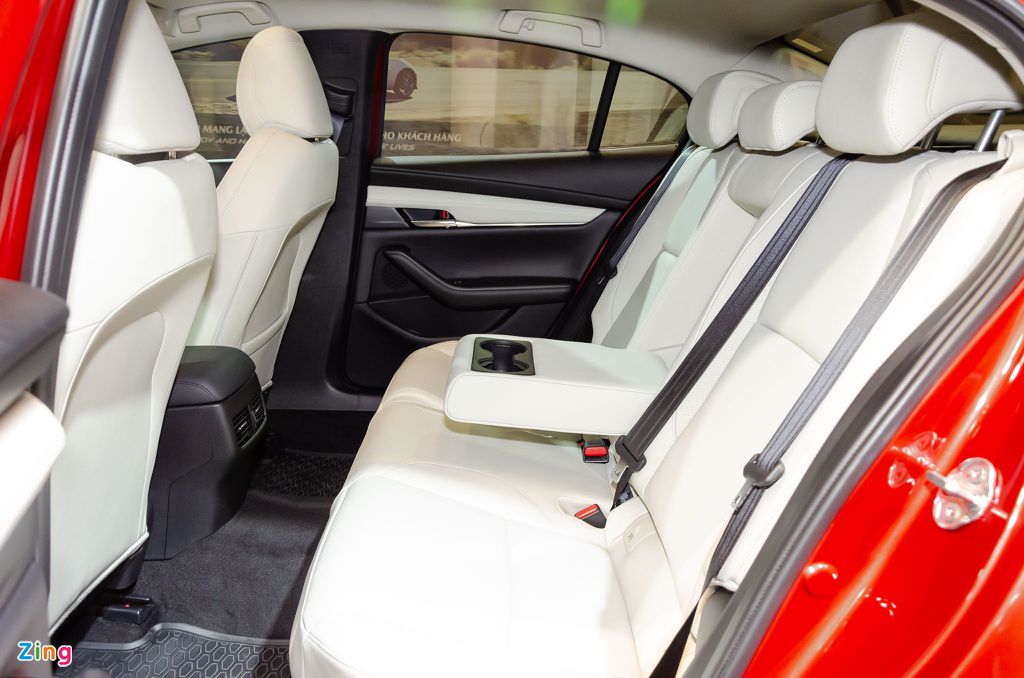 Mazda 3 khoang hành khách