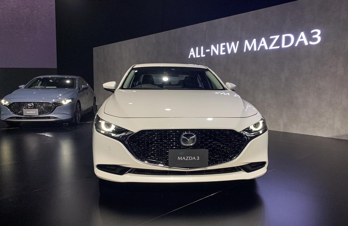 Mazda 3 đầu xe