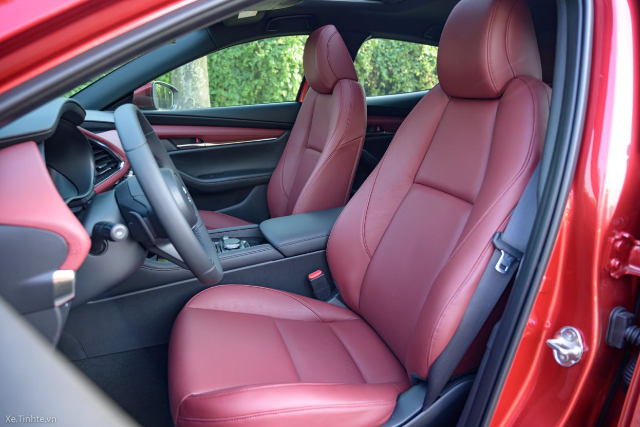 Mazda3 Sport khoang lái
